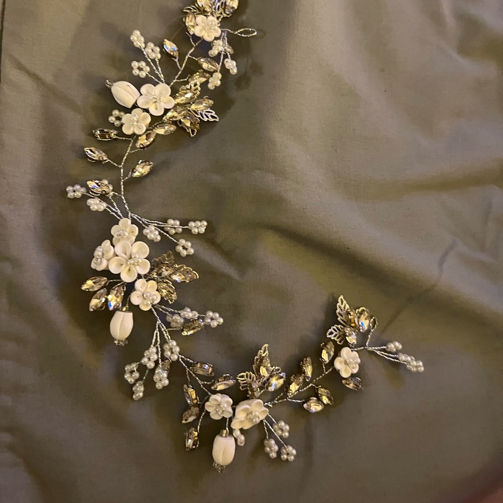 Floral and sparkly hair piece